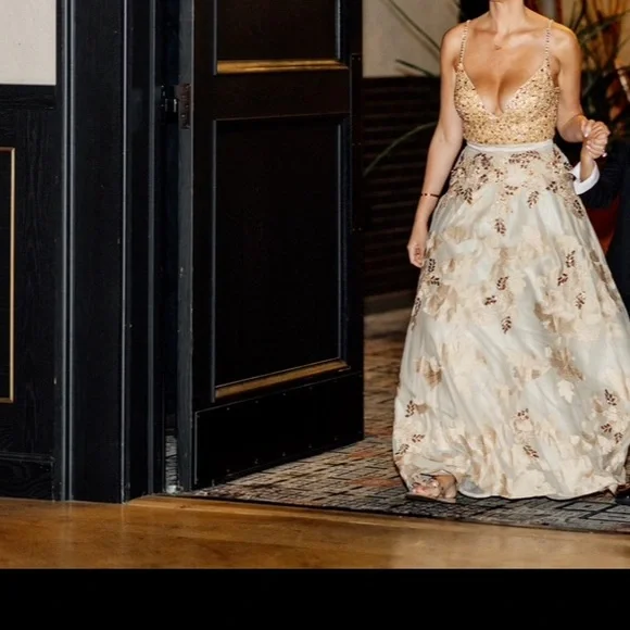 Stunning gold sequins dress size 2 - Picture 10 of 10